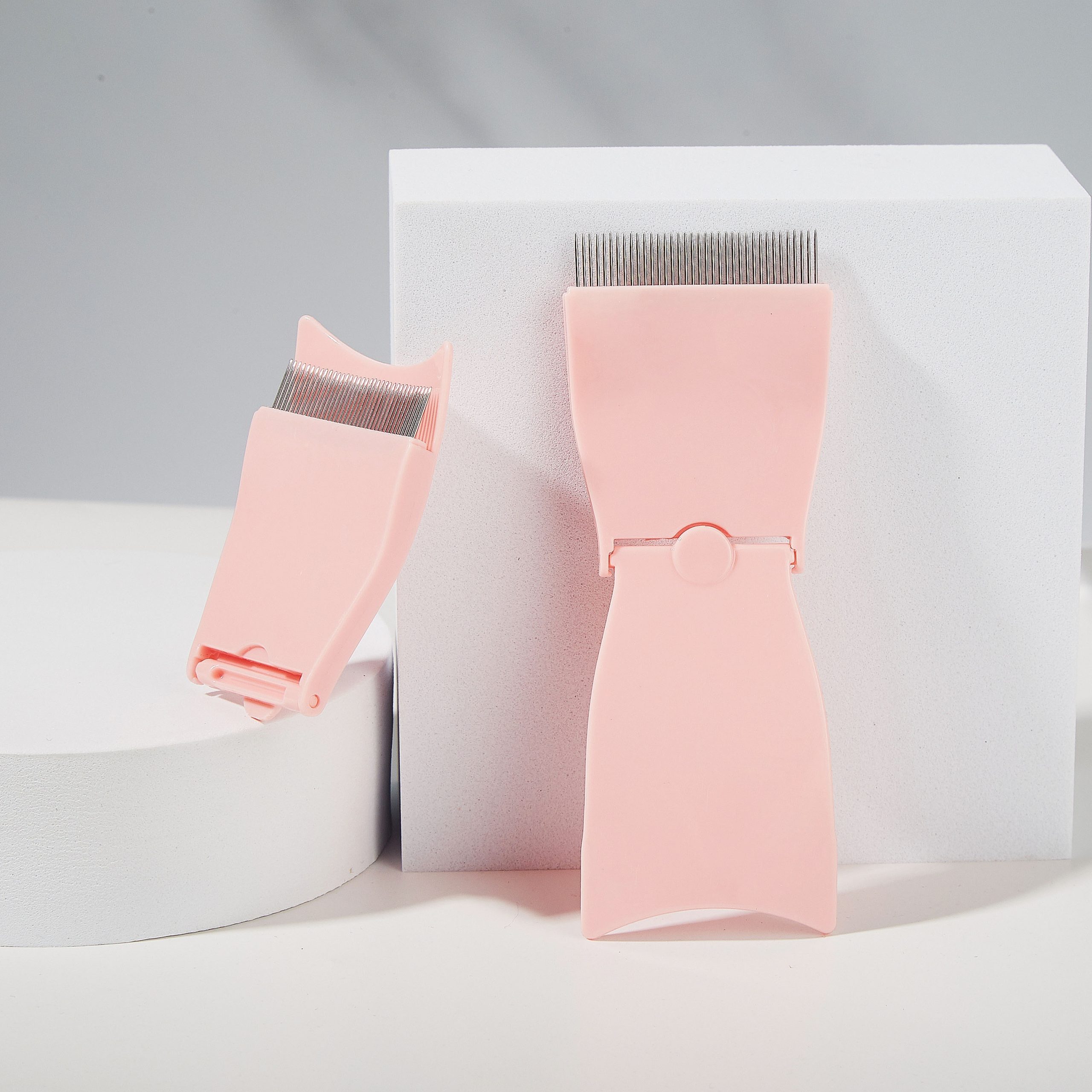 Pink Foldable Eyelash Comb | Portable Design for Effortless Lash Separation