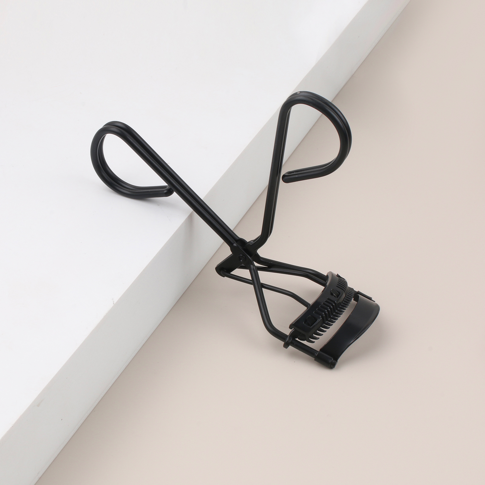 Black Dual-Spring Eyelash Curler | Precision Grip for 24-Hour Lifts