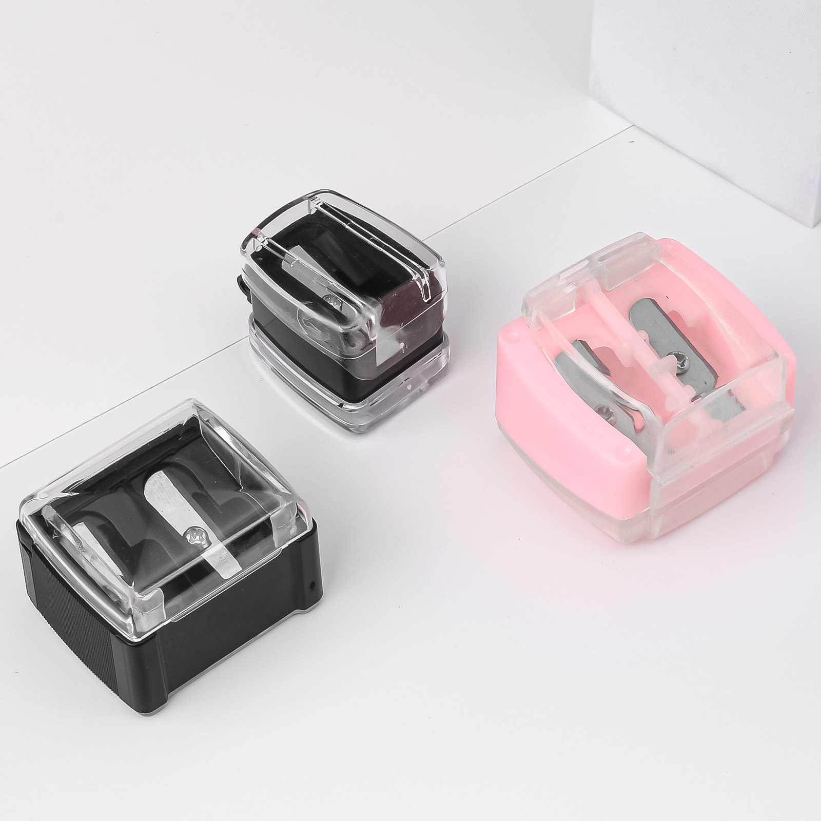 Dual-Hole Makeup Pencil Sharpener with Shavings Catcher – Precision Sharpening for Eyebrow/Lip Liner
