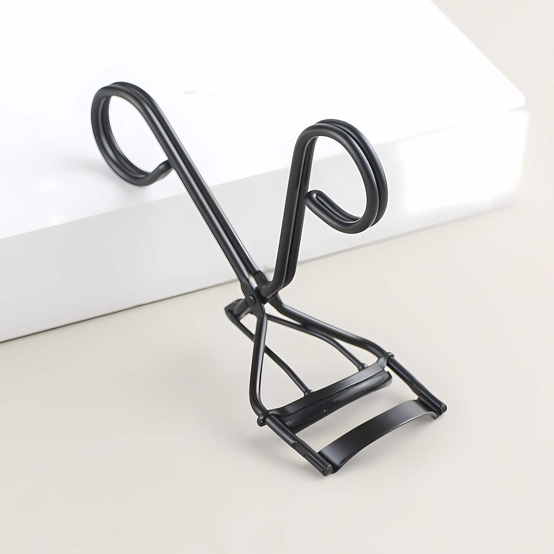 Black Metal Eyelash Curler | Effortless, Long-Lasting Curls in One Squeeze